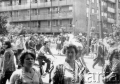 25.06.1976, Radom. 
Wydarzenia radomskie - czerwiec 1976. Ulica 1-go Maja, godzina 13.10. Manifestanci idący w kierunku budynku KW PZPR.
Fot. NN, zbiory Ośrodka KARTA [sygn. OK 010553] 

