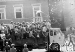 25.06.1976, Radom. 
Wydarzenia radomskie - czerwiec 1976. Ulica 1-go Maja, godzina 13.10. Manifestanci jadący w kierunku budynku KW PZPR.
Fot. NN, zbiory Ośrodka KARTA