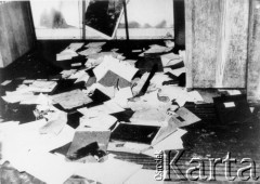 25.06.1976, Radom. 
Wydarzenia radomskie - czerwiec 1976. Zniszczone wnętrza budynku KW PZPR.
Fot. NN, zbiory Ośrodka KARTA [sygn. OK 010623]

