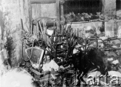 25.06.1976, Radom. 
Wydarzenia radomskie - czerwiec 1976. Zniszczone wnętrza budynku KW PZPR - bufet po pożarze.
Fot. NN, zbiory Ośrodka KARTA [sygn. OK 010627]

