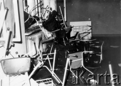 25.06.1976, Radom. 
Wydarzenia radomskie - czerwiec 1976. Zdemolowane wnętrza w budynku KW PZPR - stołówka.
Fot. NN, zbiory Ośrodka KARTA [sygn. OK 010640]


