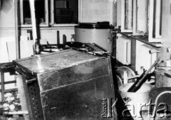 25.06.1976, Radom. 
Wydarzenia radomskie - czerwiec 1976. Zdemolowane wnętrza w budynku KW PZPR - kuchnia.
Fot. NN, zbiory Ośrodka KARTA [sygn. OK 010643]

