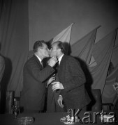 27-28.09.1963, Kraków, Polska.
Wizyta w Hucie im. Lenina delegacji partyjno-rządowej NRD na czele z przewodniczącym Rady Państwa Walterem Ulbrichtem. Toast.
Fot. Stanisław Gawliński, zbiory Ośrodka KARTA