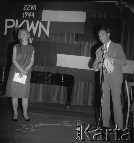 22.07.1964, Kraków, Polska.
Występ artystyczny w Hucie im. Lenina z okazji  XX-lecia Manifestu PKWN.
Fot. Stanisław Gawliński, zbiory Ośrodka KARTA