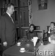 14-21.05.1965., Kraków, Polska.
Wizyta w Polsce Aszraf Pahlawi (w środku), irańskiej polityczki, działaczki na rzecz praw kobiet, siostry ostatniego szacha Iranu Mohammada Rezy Pahlawiego. 
Fot. Stanisław Gawliński, zbiory Ośrodka KARTA