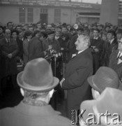 Przed 11.11.1968, Kraków, Polska.
I sekretarz Komitetu Wojewódzkiego PZPR, Czesław Domagała, spotyka się z delegatami przed udaniem się na V Zjazd Polskiej Zjednoczonej Partii Robotniczej.
Fot. Stanisław Gawliński, zbiory Ośrodka KARTA