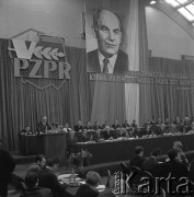 Przed 1.06.1969, Kraków, Polska.
Hala Gwardyjskiego Towarzystwa Sportowego Wisła. Spotkanie z udziałem lokalnych władz i kandydatów na posłów przed rozpisanymi na 1 czerwca wyborami do Sejmu i rad narodowych. Czesław Domagała, I sekretarz Komitetu Wojewódzkiego PZPR wygłasza przemówienie.
Fot. Stanisław Gawliński, zbiory Ośrodka KARTA
