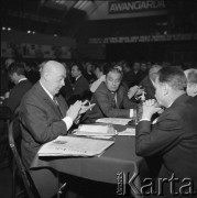 Przed 1.06.1969, Kraków, Polska.
Hala Gwardyjskiego Towarzystwa Sportowego Wisła. Spotkanie z udziałem lokalnych władz i kandydatów na posłów przed rozpisanymi na 1 czerwca wyborami do Sejmu i rad narodowych. Premier Józef Cyrankiewicz siedzi przy stole obrad. 
Fot. Stanisław Gawliński, zbiory Ośrodka KARTA
