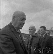 1971, Kraków, Polska.
Przewodniczący Rady Państwa Józef Cyrankiewicz odwiedza Nową Hutę z okazji XX-lecia przyłączenia dzielnicy do Krakowa. 
Fot. Stanisław Gawliński, zbiory Ośrodka KARTA