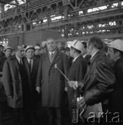 1971, Kraków, Polska.
Delegacja partyjna pod przewodnictwem I sekretarza KC PZPR Edwarda Gierka z wizytą w Hucie im. Lenina. 
Fot. Stanisław Gawliński, zbiory Ośrodka KARTA
