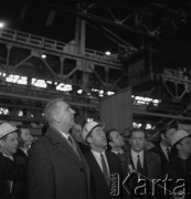 1971, Kraków, Polska.
Delegacja partyjna pod przewodnictwem I sekretarza KC PZPR Edwarda Gierka z wizytą w Hucie im. Lenina. 
Fot. Stanisław Gawliński, zbiory Ośrodka KARTA
