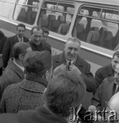1971, Kraków, Polska.
Delegacja partyjna pod przewodnictwem I sekretarza KC PZPR Edwarda Gierka z wizytą w Hucie im. Lenina. 
Fot. Stanisław Gawliński, zbiory Ośrodka KARTA
