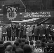 1971, Kraków, Polska.
Delegacja partyjna pod przewodnictwem I sekretarza KC PZPR Edwarda Gierka z wizytą w Hucie im. Lenina. 
Fot. Stanisław Gawliński, zbiory Ośrodka KARTA
