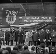 1971, Kraków, Polska.
Delegacja partyjna pod przewodnictwem I sekretarza KC PZPR Edwarda Gierka z wizytą w Hucie im. Lenina. 
Fot. Stanisław Gawliński, zbiory Ośrodka KARTA
