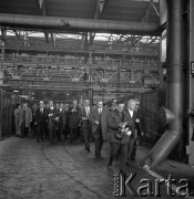 1971, Kraków, Polska.
Delegacja partyjna pod przewodnictwem I sekretarza KC PZPR Edwarda Gierka z wizytą w Hucie im. Lenina. 
Fot. Stanisław Gawliński, zbiory Ośrodka KARTA
