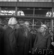 1971, Kraków, Polska.
Delegacja partyjna pod przewodnictwem I sekretarza KC PZPR Edwarda Gierka z wizytą w Hucie im. Lenina. 
Fot. Stanisław Gawliński, zbiory Ośrodka KARTA
