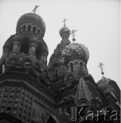 1972, Leningrad, Rosyjska Federacyjna Socjalistyczna Republika Radziecka, ZSRR.
Kopuły cerkwi Soboru Zmartwychwstania Pańskiego, zwanego Cerkwią na Krwi. 
Fot. Stanisław Gawliński, zbiory Ośrodka KARTA