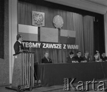 1972, Kraków, Polska.
Delegacja polityków z Wietnamu Północnego z premierem Pham Văn Đong na czele odwiedza Nową Hutę.
Fot. Stanisław Gawliński, zbiory Ośrodka KARTA
