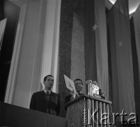 1972, Kraków, Polska.
Delegacja polityków z Wietnamu Północnego z premierem Pham Văn Đong na czele odwiedza Nową Hutę.
Fot. Stanisław Gawliński, zbiory Ośrodka KARTA
