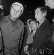 Lata 70., Kraków, Polska.
Delegacja Wietnamu Północnego odwiedza Nową Hutę. Premier Pham Văn Đong oprowadzany po Kombinacie.
Fot. Stanisław Gawliński, zbiory Ośrodka KARTA