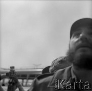 08.06.1972, Kraków, Polska.
Delegacja partyjno-rządowa Republiki Kuby pod przewodnictwem Fidela Castro - I sekretarza KC Komunistycznej Partii Kuby, odwiedza Hutę im. Lenina. Powitanie delegacji przed budynkiem Centrum Administracyjnego Huty, zwanego Pałacem Dożów.
Fot. Stanisław Gawliński, zbiory Ośrodka KARTA