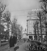 1974, Lwów, Ukraińska Socjalistyczna Republika Radziecka, ZSRR.
Stare Miasto. W oddali widoczna wieża  Bazyliki Archikatedralnej Wniebowzięcia Najświętszej Maryi Panny (Kościoła Łacińskiego).
Fot. Stanisław Gawliński, zbiory Ośrodka KARTA