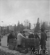 1974, Lwów, Ukraińska Socjalistyczna Republika Radziecka, ZSRR.
Handel uliczny.
Fot. Stanisław Gawliński, zbiory Ośrodka KARTA