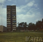 Lata 70., Kraków, Polska.
Bloki w dzielnicy Nowa Huta.
Fot. Stanisław Gawliński, zbiory Ośrodka KARTA