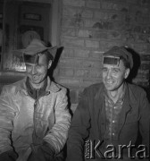 Lata 70., Kraków, Polska.
Kombinat Metalurgiczny Huty im. Lenina. Hutnicy.
Fot. Stanisław Gawliński, zbiory Ośrodka KARTA