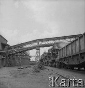 1974, Kraków, Polska.
Kombinat Metalurgiczny Huty im. Lenina - Wydział Przerobu Żużlu.
Fot. Stanisław Gawliński, zbiory Ośrodka KARTA