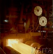 Lata 70., Kraków, Polska.
Kombinat Metalurgiczny Huty im. Lenina. Hala walcowni.
Fot. Stanisław Gawliński, zbiory Ośrodka KARTA