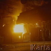 Lata 70., Kraków, Polska.
Kombinat Metalurgiczny Huty im. Lenina. Hala stalowni martenowskiej.
Fot. Stanisław Gawliński, zbiory Ośrodka KARTA