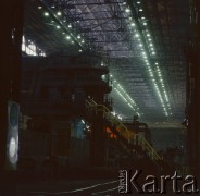 Lata 70., Kraków, Polska.
Kombinat Metalurgiczny Huty im. Lenina. Hala konwertorowni.
Fot. Stanisław Gawliński, zbiory Ośrodka KARTA