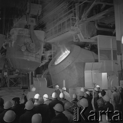 Lata 70., Kraków, Polska.
Hala produkcyjna Kombinatu Metalurgicznego Huty im. Lenina. 
Fot. Stanisław Gawliński, zbiory Ośrodka KARTA