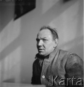 Lata 70., Kraków, Polska.
Piotr Ożański, murarz, przodownik pracy, budowniczy Nowej Huty, członek Związku Młodzieży Polskiej i PZPR. Pracował w 51 Brygadzie 
