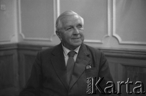 Lata 70., Kraków, Polska.
Profesor Mieczysław Klimaszewski - geolog, geomorfolog, człowiek nauki i działacz polityczny. W latach 1965-1972 pełnił funkcję zastępcy Przewodniczącego Rady Państwa. W okresie 1964-1972 był rektorem Uniwersytetu Jagiellońskiego.
Fot. Stanisław Gawliński, zbiory Ośrodka KARTA
