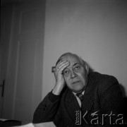 Lata 70., Kraków, Polska.
Profesor Wiktor Zin - architekt, znawca i popularyzator sztuk pięknych, w latach 1977-1981 pełniący funkcję Generalnego Konserwatora Zabytków.
Fot. Stanisław Gawliński, zbiory Ośrodka KARTA