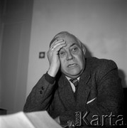 Lata 70., Kraków, Polska.
Profesor Wiktor Zin - architekt, znawca i popularyzator sztuk pięknych, w latach 1977-1981 pełniący funkcję Generalnego Konserwatora Zabytków.
Fot. Stanisław Gawliński, zbiory Ośrodka KARTA