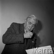 Lata 70., Kraków, Polska.
Profesor Wiktor Zin - architekt, znawca i popularyzator sztuk pięknych, w latach 1977-1981 pełniący funkcję Generalnego Konserwatora Zabytków.
Fot. Stanisław Gawliński, zbiory Ośrodka KARTA