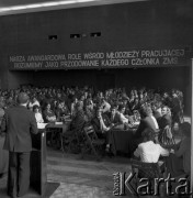 Lata 70., Kraków, Polska.
Zebranie Związku Młodzieży Socjalistycznej Huty im. Lenina.
Fot. Stanisław Gawliński, zbiory Ośrodka KARTA
