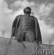 Po 17.04.1973, Kraków, Polska.
Pomnik Włodzimierza Lenina w nowohuckiej Alei Róż.
Fot. Stanisław Gawliński, zbiory Ośrodka KARTA
