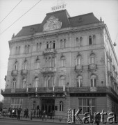 Sierpień 1982, Lwów, Ukraińska Socjalistyczna Republika Radziecka, ZSRR.
Hotel Intourist (Hotel George) przy Placu Mickiewicza.
Fot. Stanisław Gawliński, zbiory Ośrodka KARTA