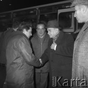 07.12.1982, Kraków, Polska.
Wizyta w Nowej Hucie delegacji ZSRR. 2. od prawej stoi Nikołaj Konstantinowicz Bajbakow, wicepremier, członek KC KPZR, szef Gospłanu. 
Fot. Stanisław Gawliński, zbiory Ośrodka KARTA
