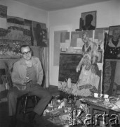 02.03.1983, Kraków, Polska.
Artysta malarz Włodzimierz Buczek przy sztaludze w pracowni.
Fot. Stanisław Gawliński, zbiory Ośrodka KARTA