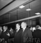 08.10.1983, Kraków, Polska.
Uroczyste otwarcie Nowohuckiego Centrum Kultury. Wicepremier i członek Narodowej Rady Kultury Mieczysław Rakowski z wizytą w inaugurującej działalność instytucji. 
Fot. Stanisław Gawliński, zbiory Ośrodka KARTA