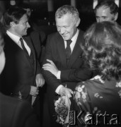 08.10.1983, Kraków, Polska.
Uroczyste otwarcie Nowohuckiego Centrum Kultury. Wicepremier i członek Narodowej Rady Kultury Mieczysław Rakowski z wizytą w inaugurującej działalność instytucji. 
Fot. Stanisław Gawliński, zbiory Ośrodka KARTA