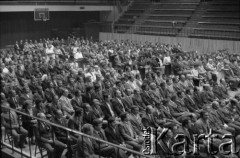 4.05.1986, Kraków, Polska.
Obchody Dnia Hutnika w Hucie im. Lenina. Uroczystość wręczenia odznaczeń zasłużonym pracownikom Kombinatu.
Fot. Stanisław Gawliński, zbiory Ośrodka KARTA