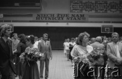 4.05.1986, Kraków, Polska.
Obchody Dnia Hutnika w Hucie im. Lenina. Uroczystość wręczenia odznaczeń zasłużonym pracownikom Kombinatu.
Fot. Stanisław Gawliński, zbiory Ośrodka KARTA