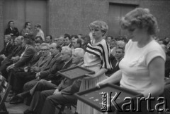 4.05.1986, Kraków, Polska.
Obchody Dnia Hutnika w Hucie im. Lenina. Uroczystość wręczenia odznaczeń zasłużonym pracownikom Kombinatu.
Fot. Stanisław Gawliński, zbiory Ośrodka KARTA