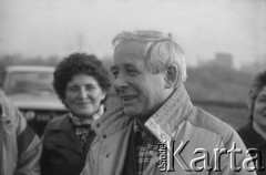 Lata 80., Kraków, Polska.
Otwarcie Zakładów Odzysku i Przerobu surowców wtórnych. Uroczystego przecięcia wstęgi dokonał Alfred Miodowicz, w latach 1983–1987 przewodniczący Komitetu Wykonawczego Federacji Hutniczych Związków Zawodowych. 
Fot. Stanisław Gawliński, zbiory Ośrodka KARTA